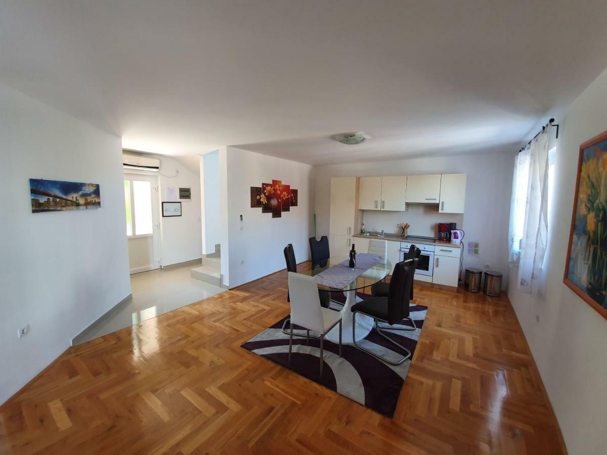 Appartamento Apartman Dubravka 1 Laurana Esterno foto